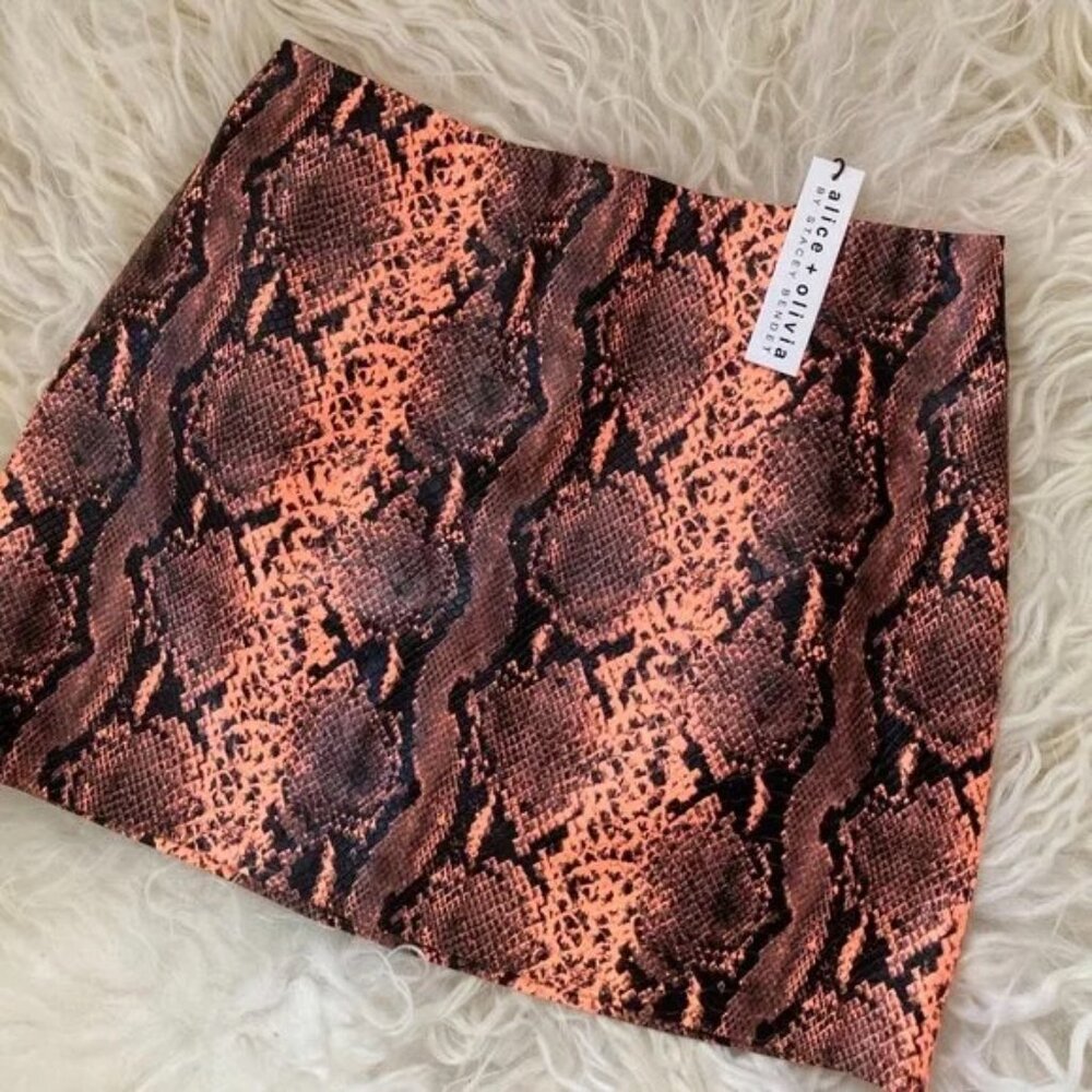 Alice + Olivia Elana Vegan Leather Skirt - Picture 9 of 11